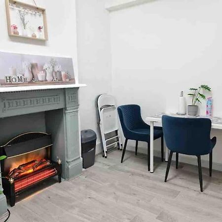Appartamento Nice Flat Near Central Londra Esterno foto